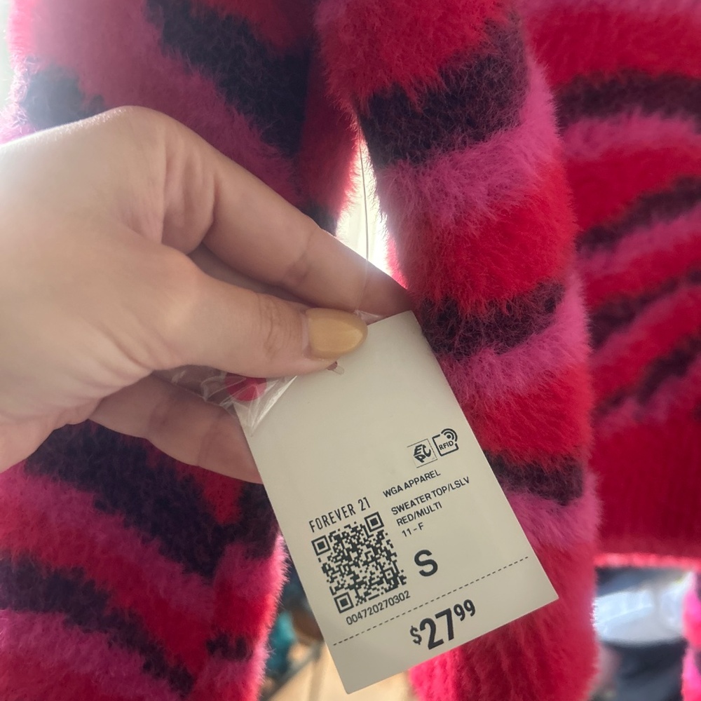 Pink sweater - Picture 3 of 3